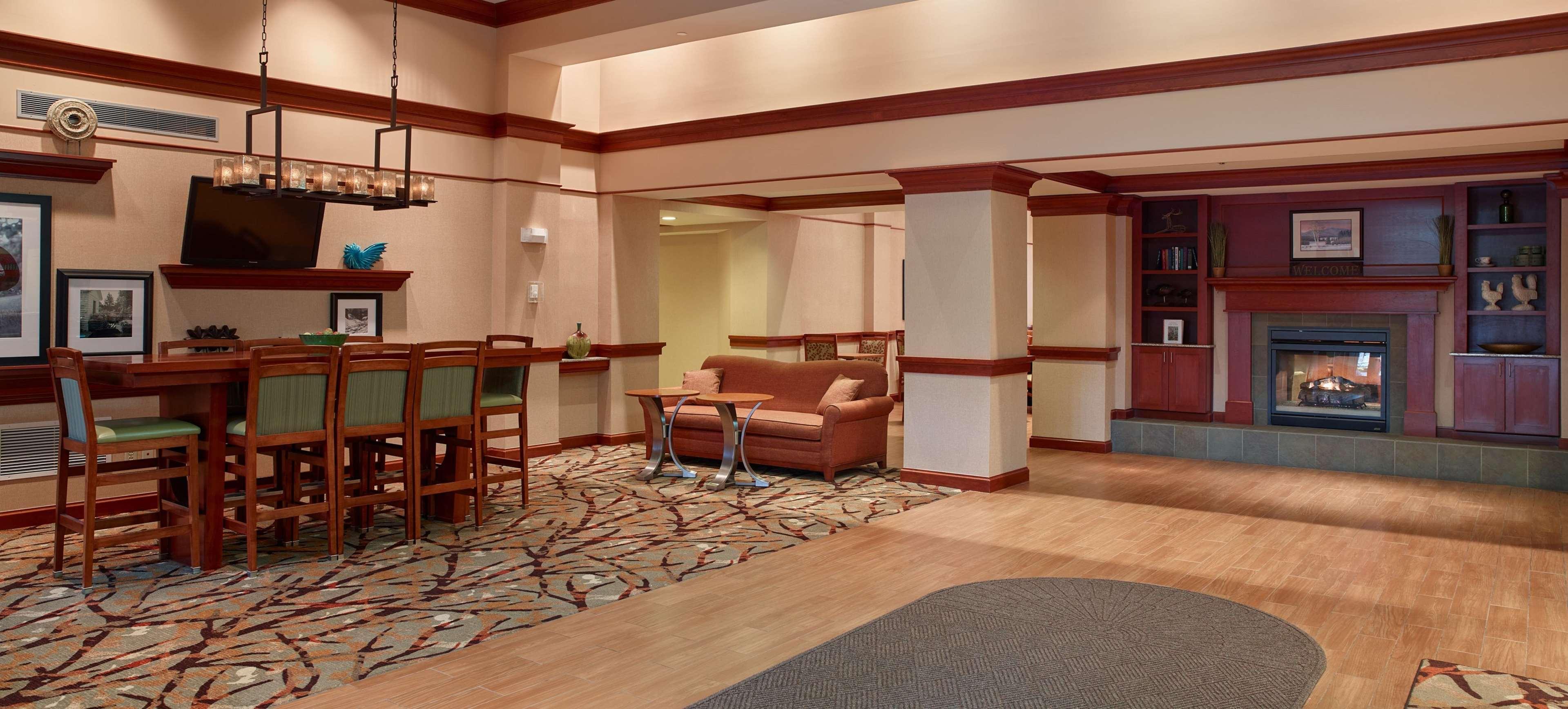 Vista Lobby Hampton Inn & Suites North Conway