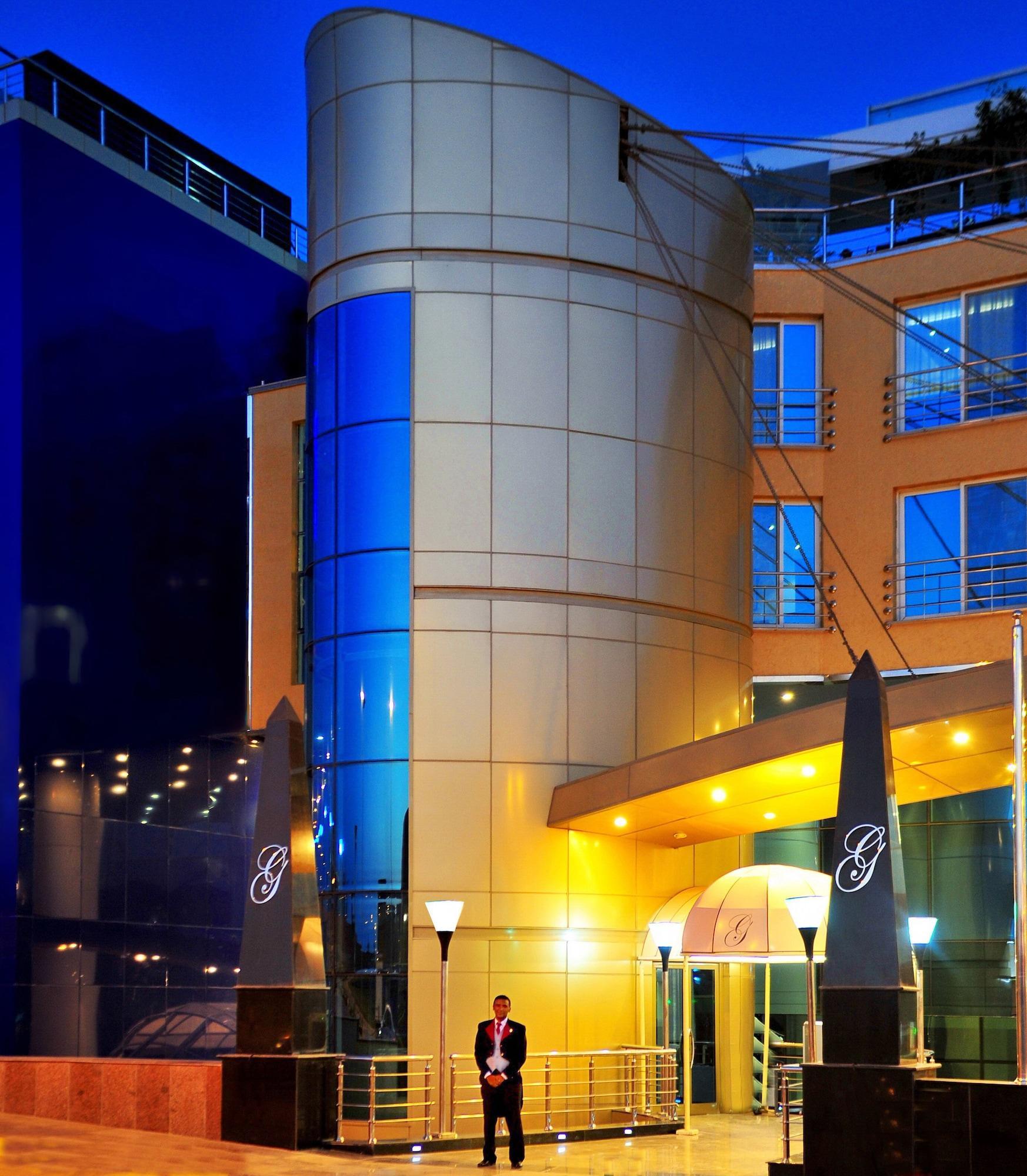 Vista Exterior Sun City Hotel - The Gabriel