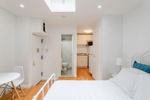 Alquiler Vacacional - Cozy Light-filled Skylight Studio in Chelsea