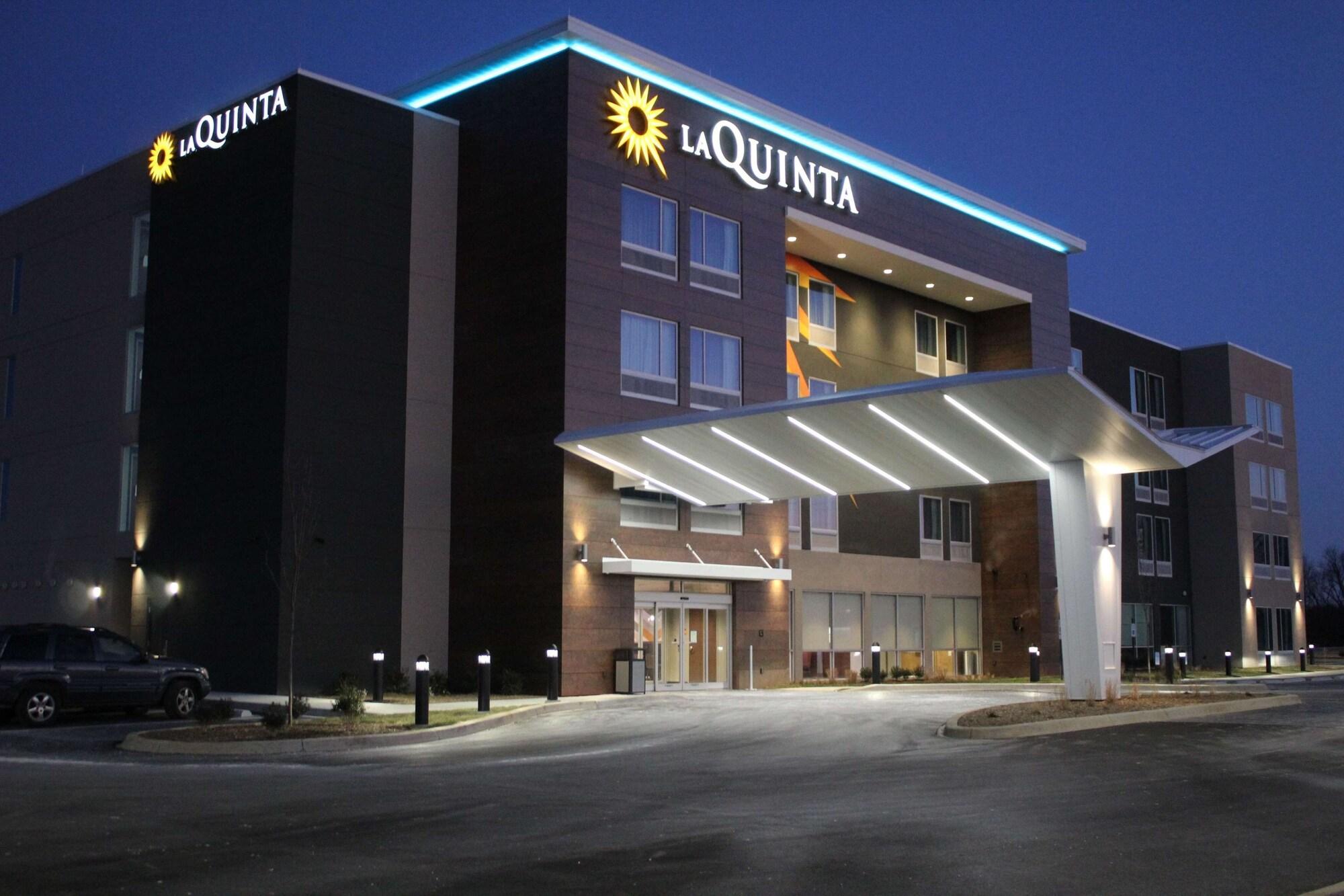 Vista Exterior La Quinta Inn & Suites by Wyndham Bardstown