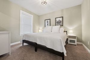Alquiler Vacacional - Just off 6th Ave!  Beautifully Renovated Home! Close to UPS.