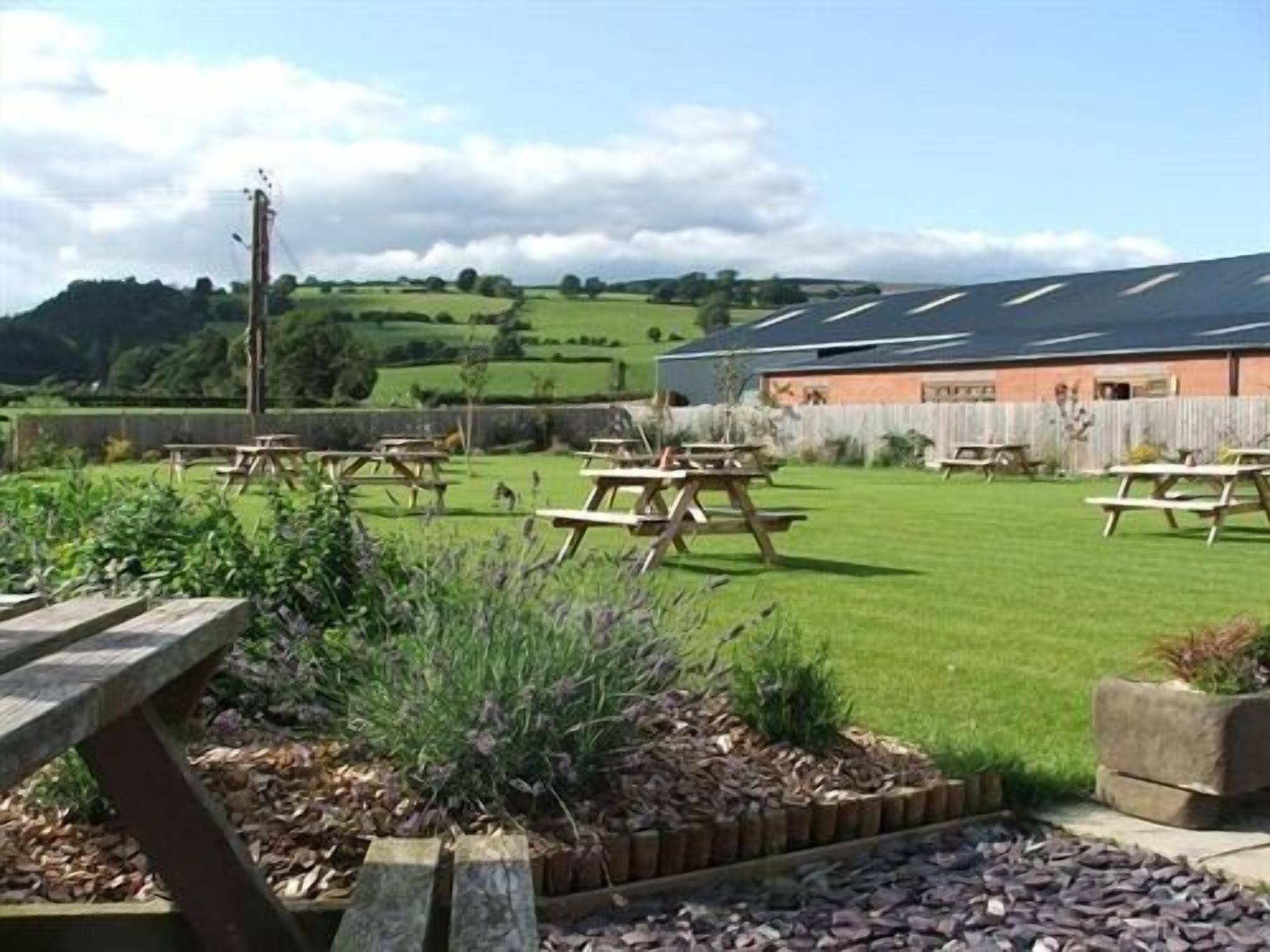 Restaurant The Lowfield Inn