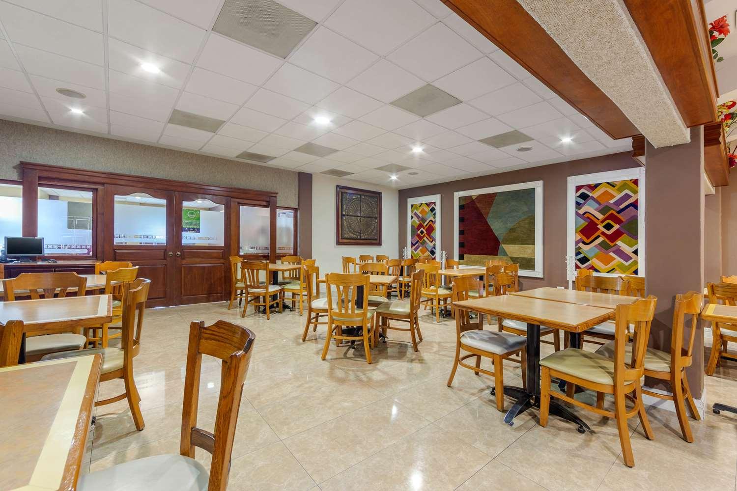 Restaurant Comfort Inn Monclova