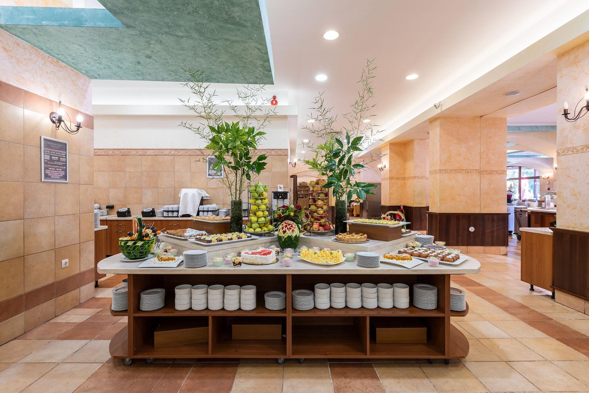 Restaurant Hrizantema- All Inclusive Hotel