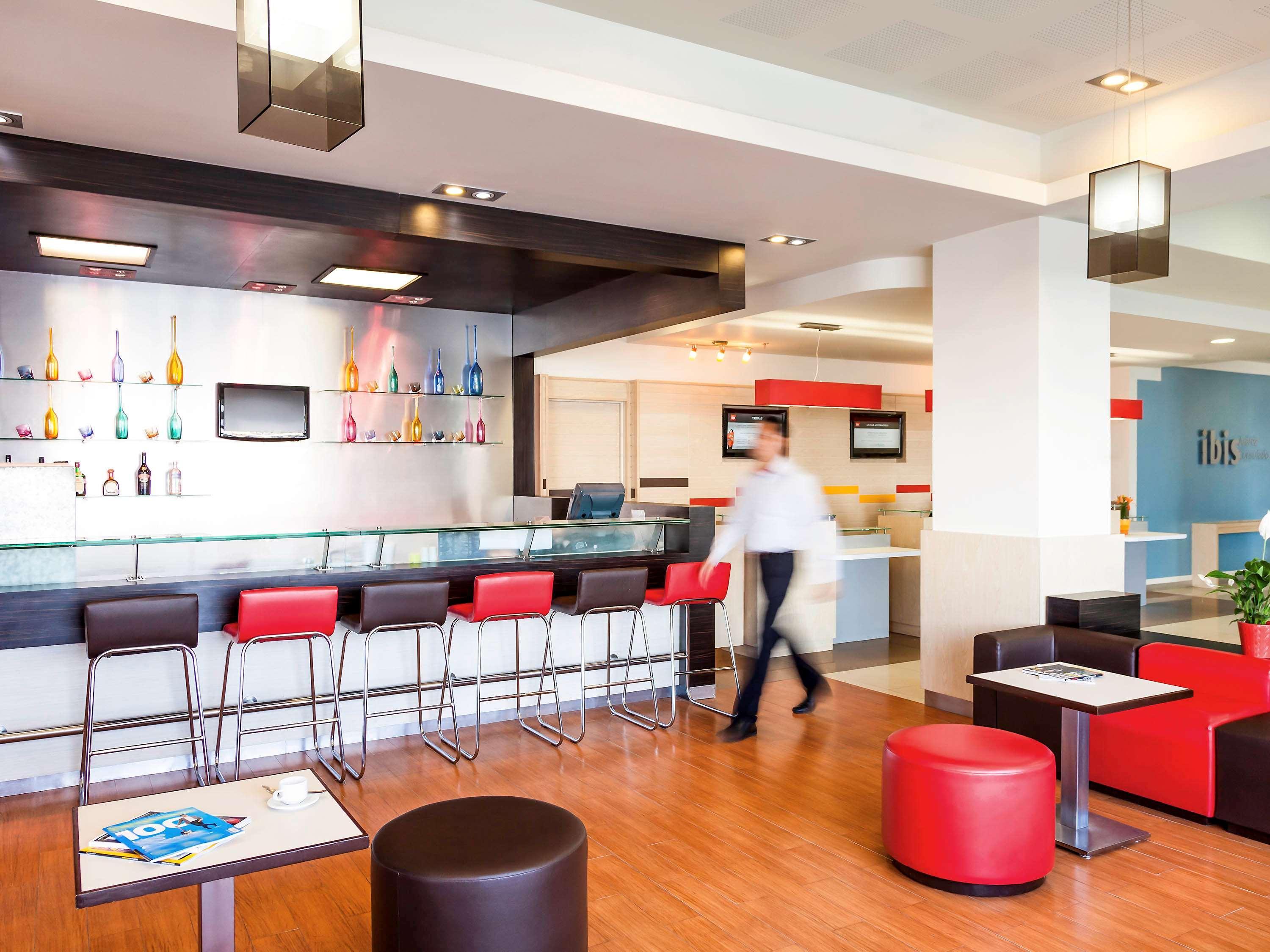 Bar/Salón ibis Juarez Consulado