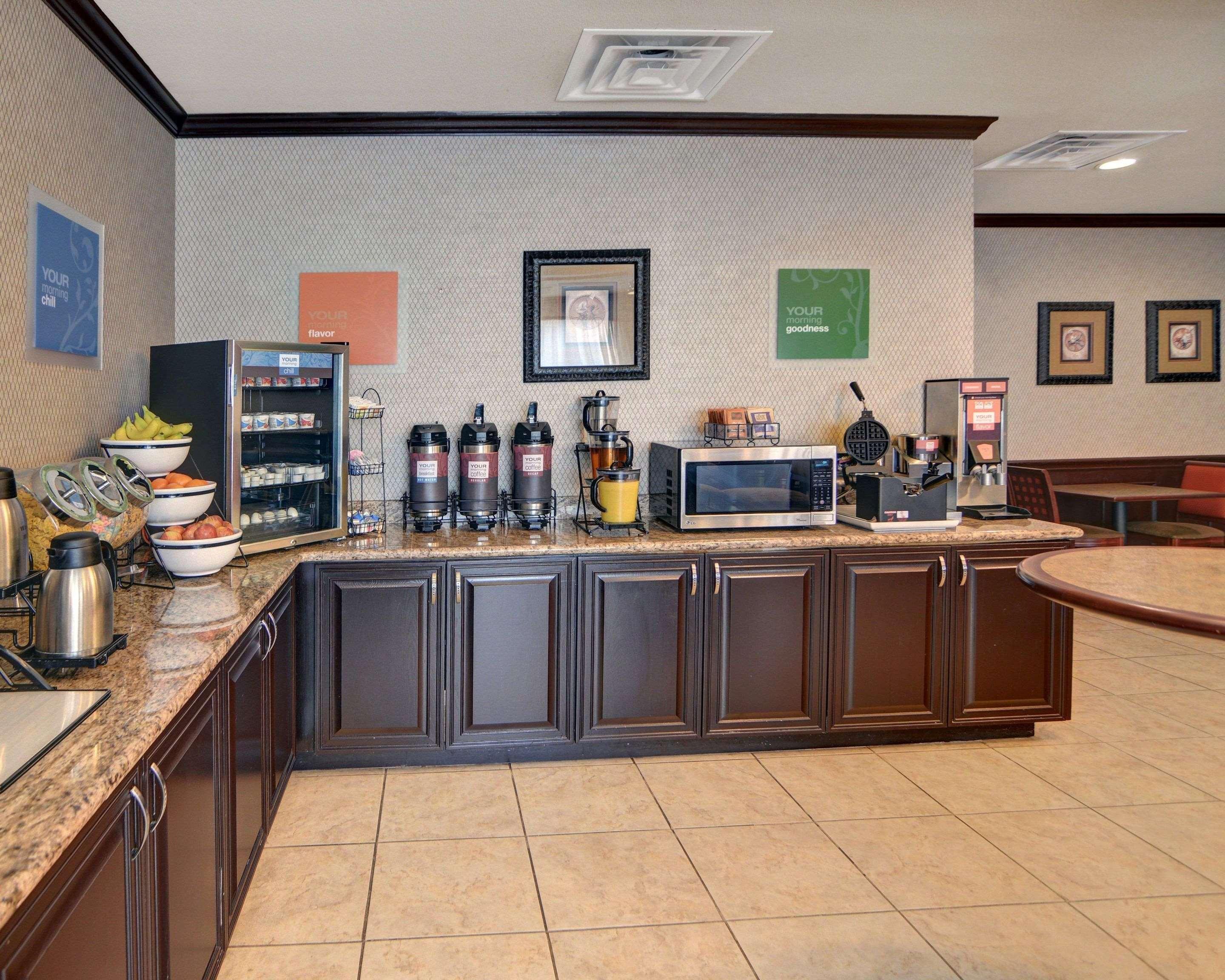 Restaurant Comfort Inn & Suites Near Lake Lewisville