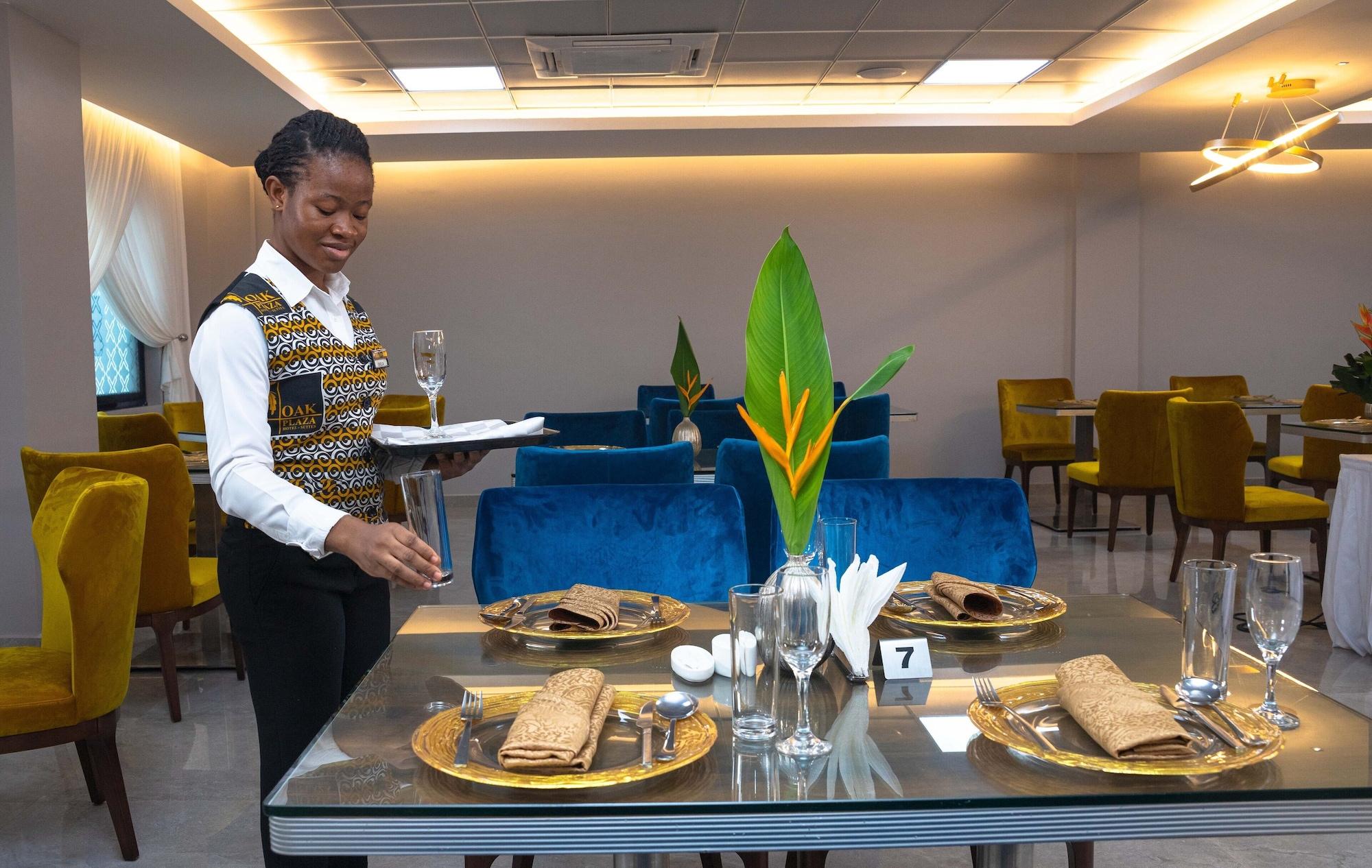 Restaurant Oak Plaza Hotels - East Airport