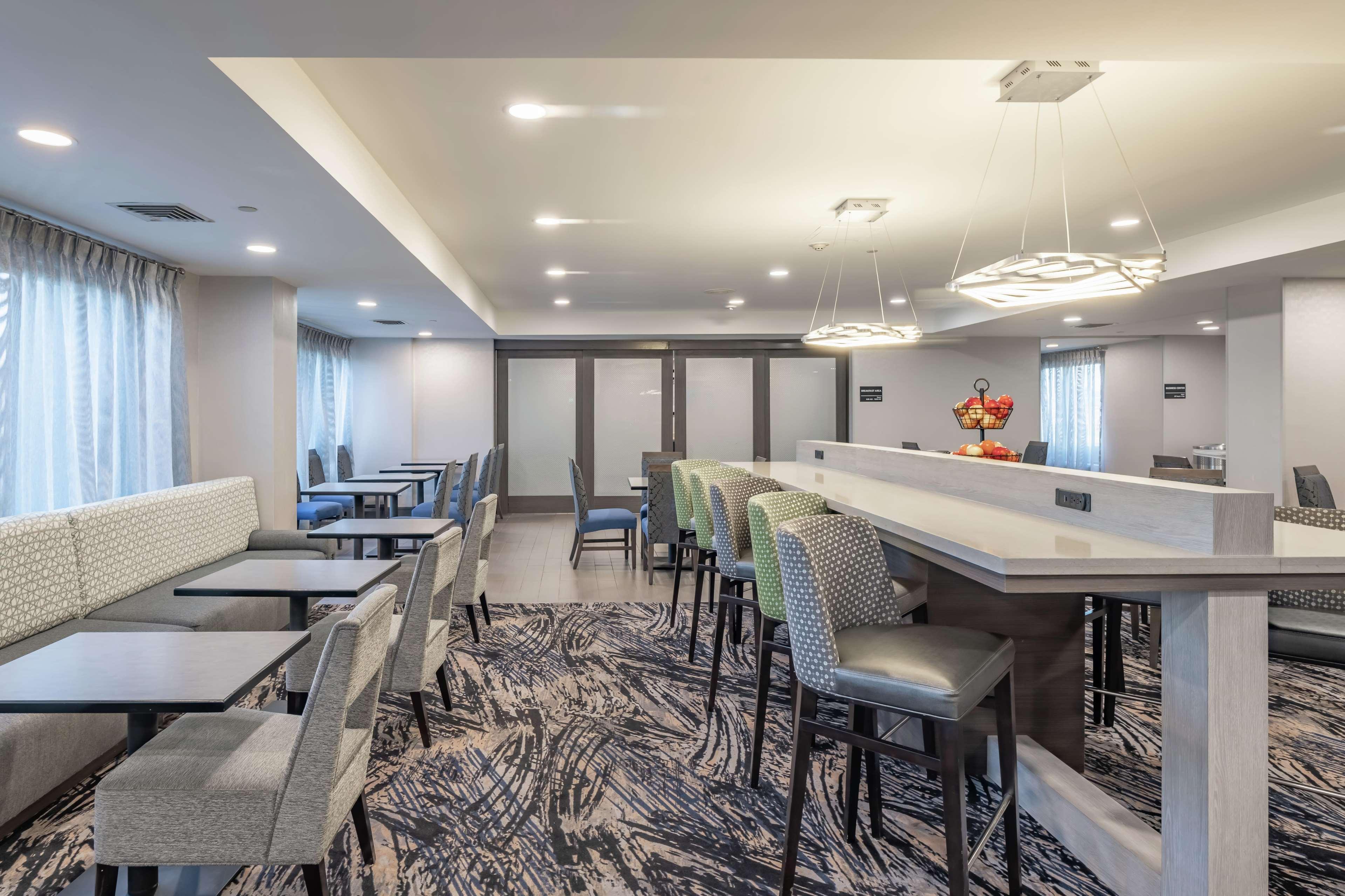 Vista Lobby Hampton Inn Waco