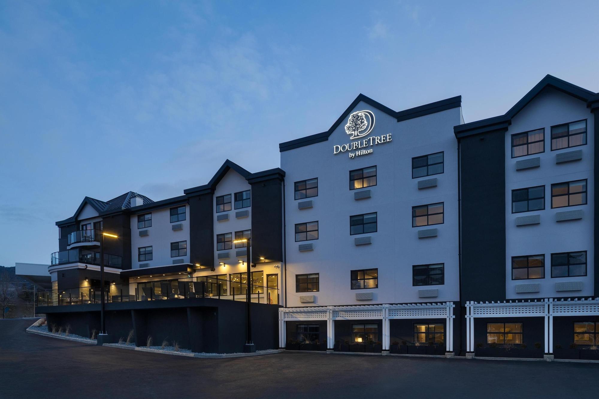 Vista Exterior DoubleTree by Hilton West Kelowna