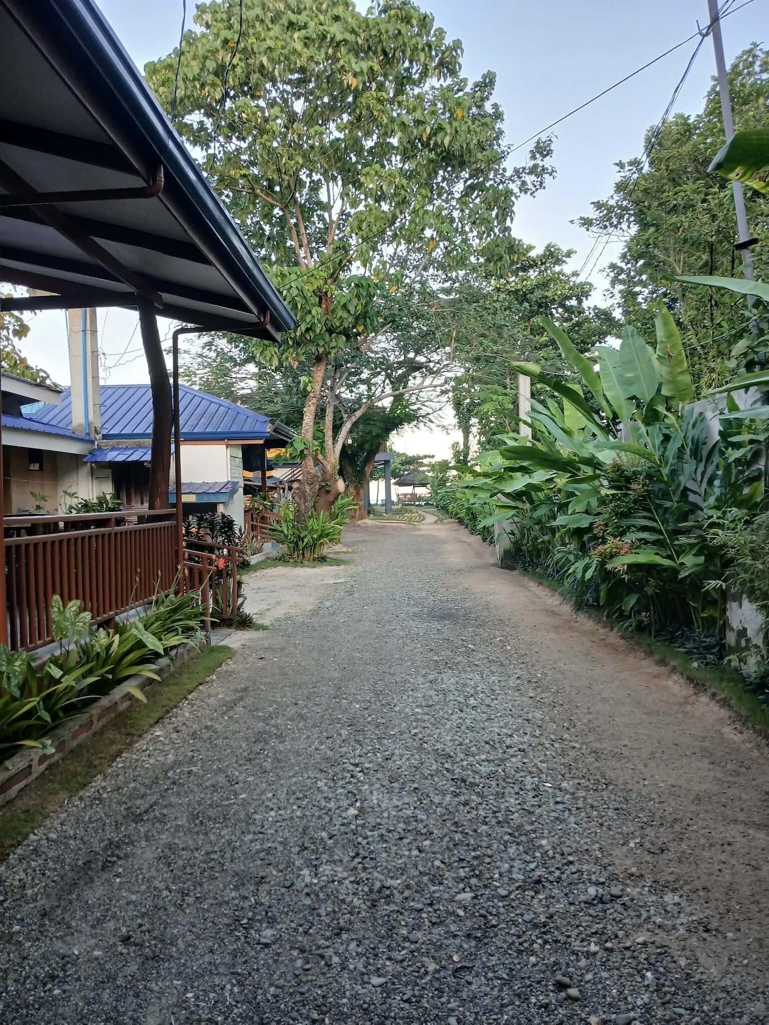 Vista Exterior Takbo Beach Resort