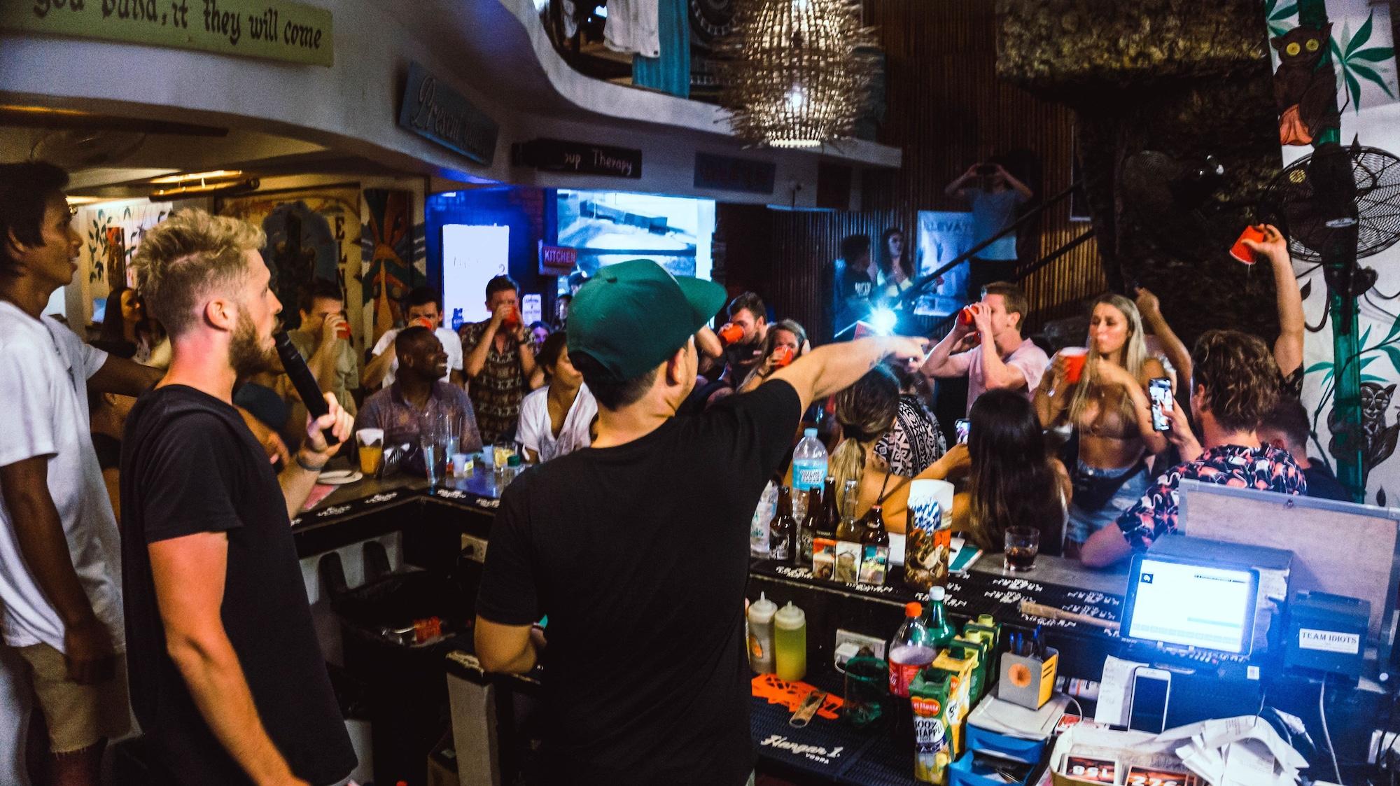 Bar/Salón Outpost Beach Hostel - Adults Only