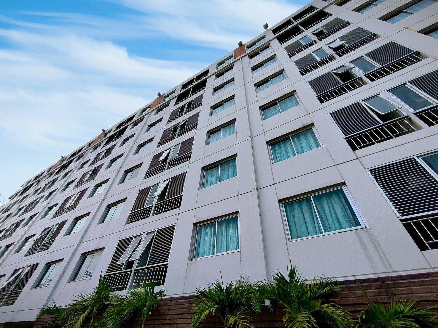 Vista Exterior Centric Place Hotel