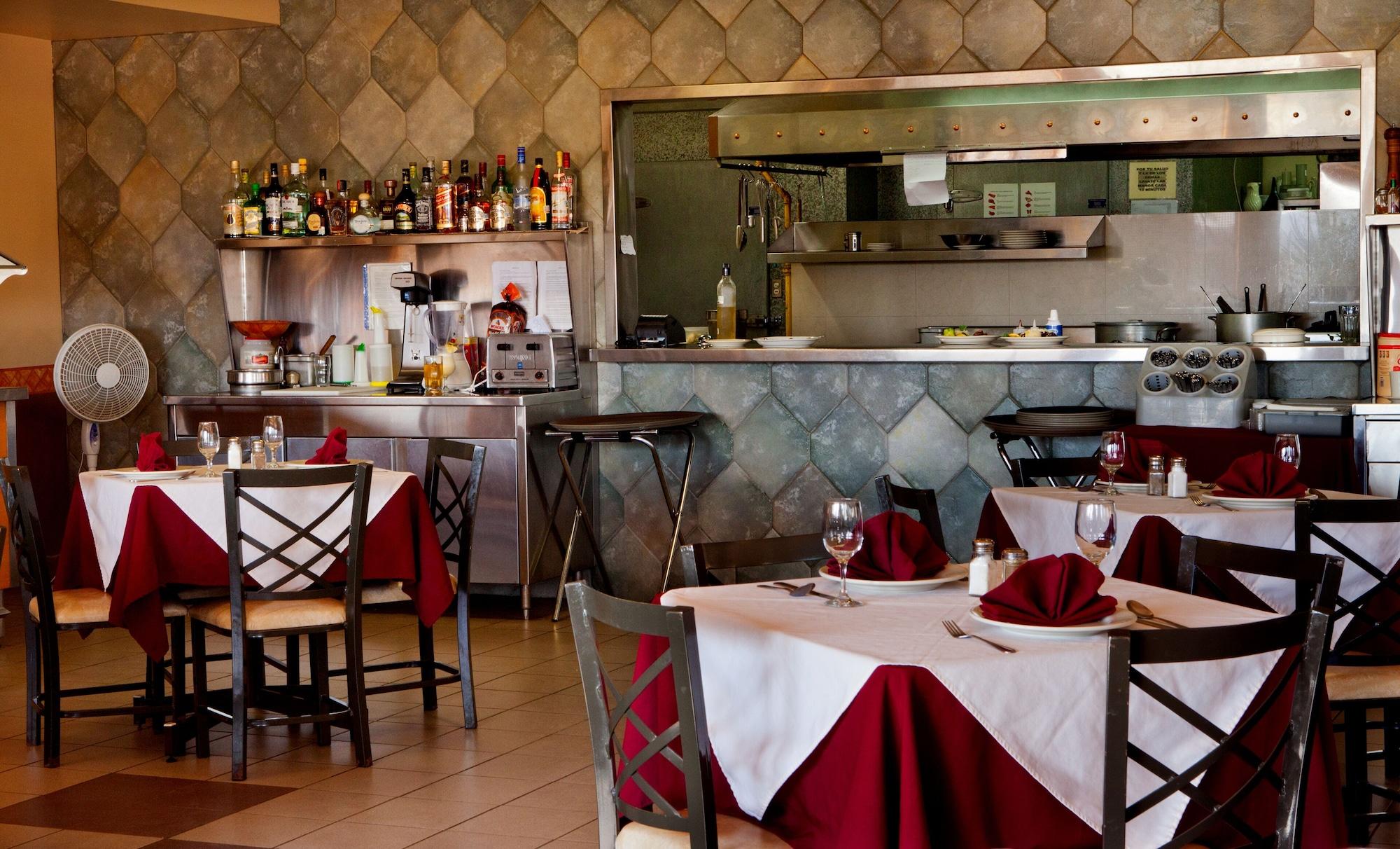 Bar/Salón Hotel La Villa de San Quintin