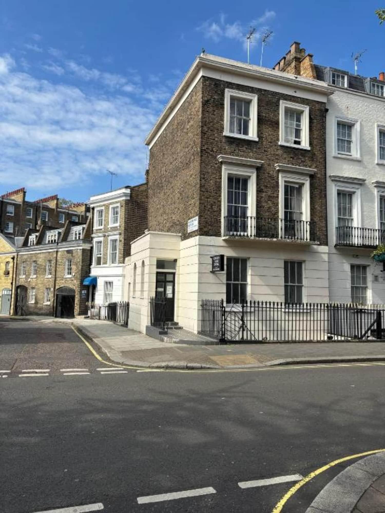 Varios Golden Star Hotel