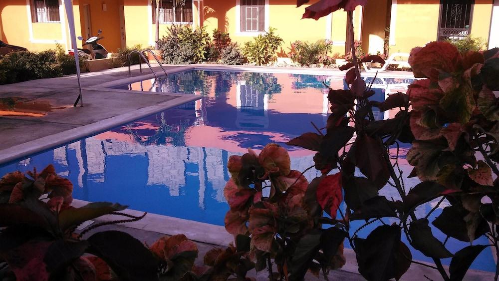 Vista Piscina Apartahotel Next Nivel