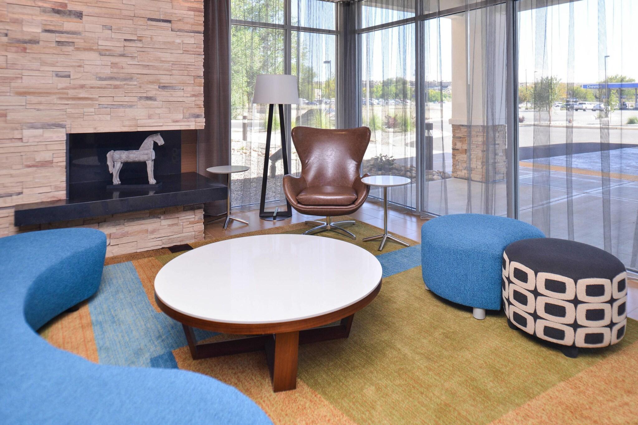 Vista Lobby Fairfield Inn & Suites by Marriott Farmington