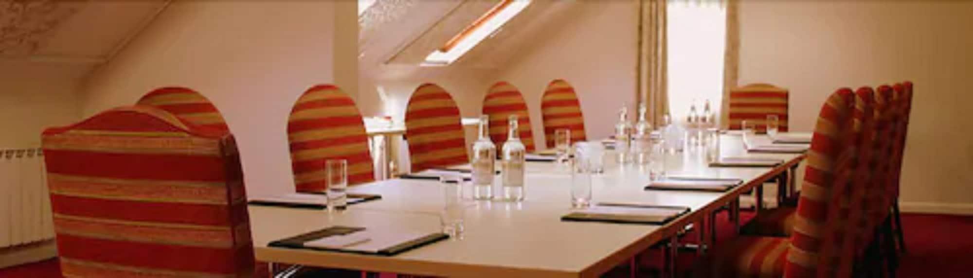 Sala de Reuniones Number Four at Stow