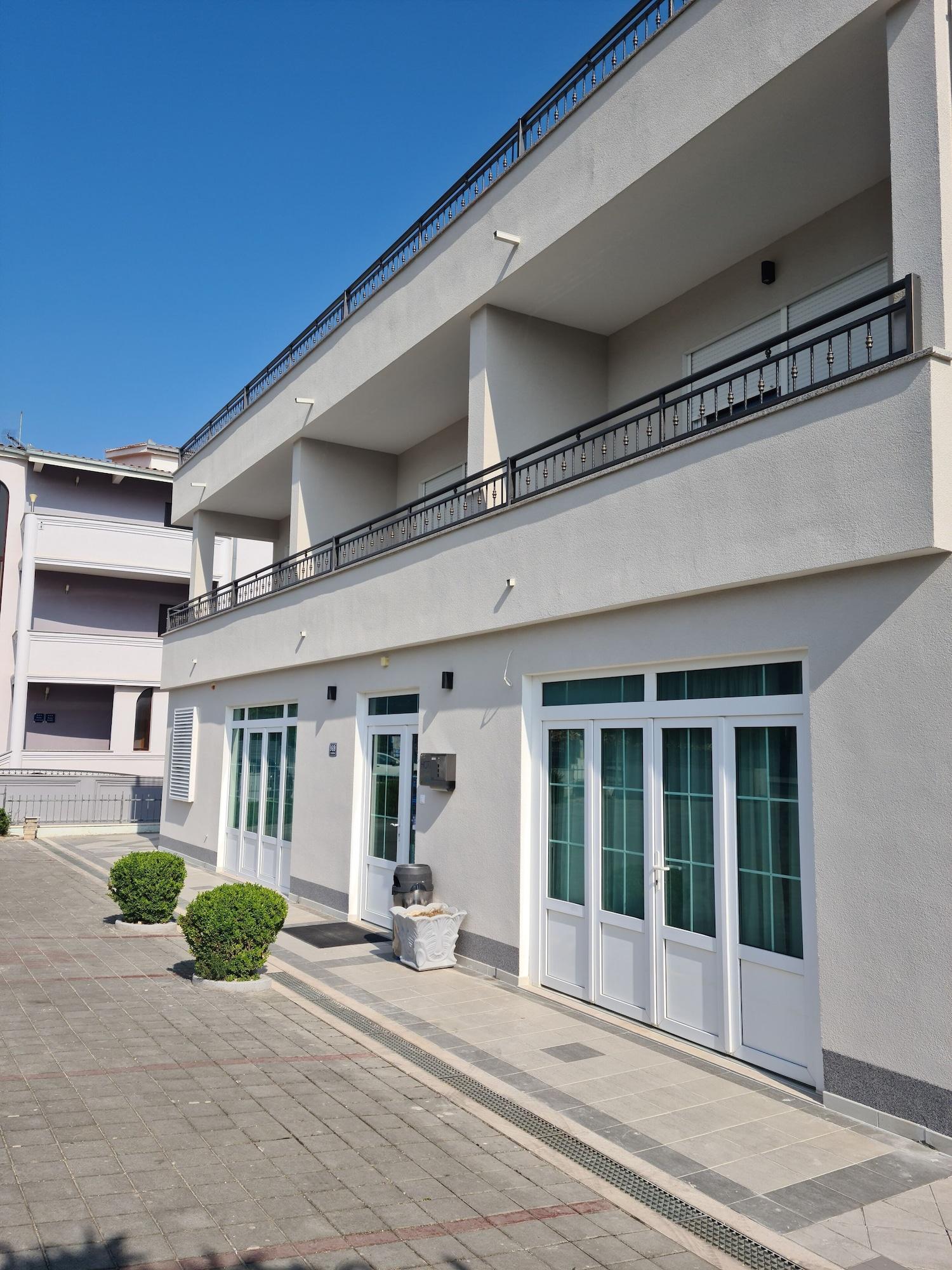 Vista Exterior Hotel Adria