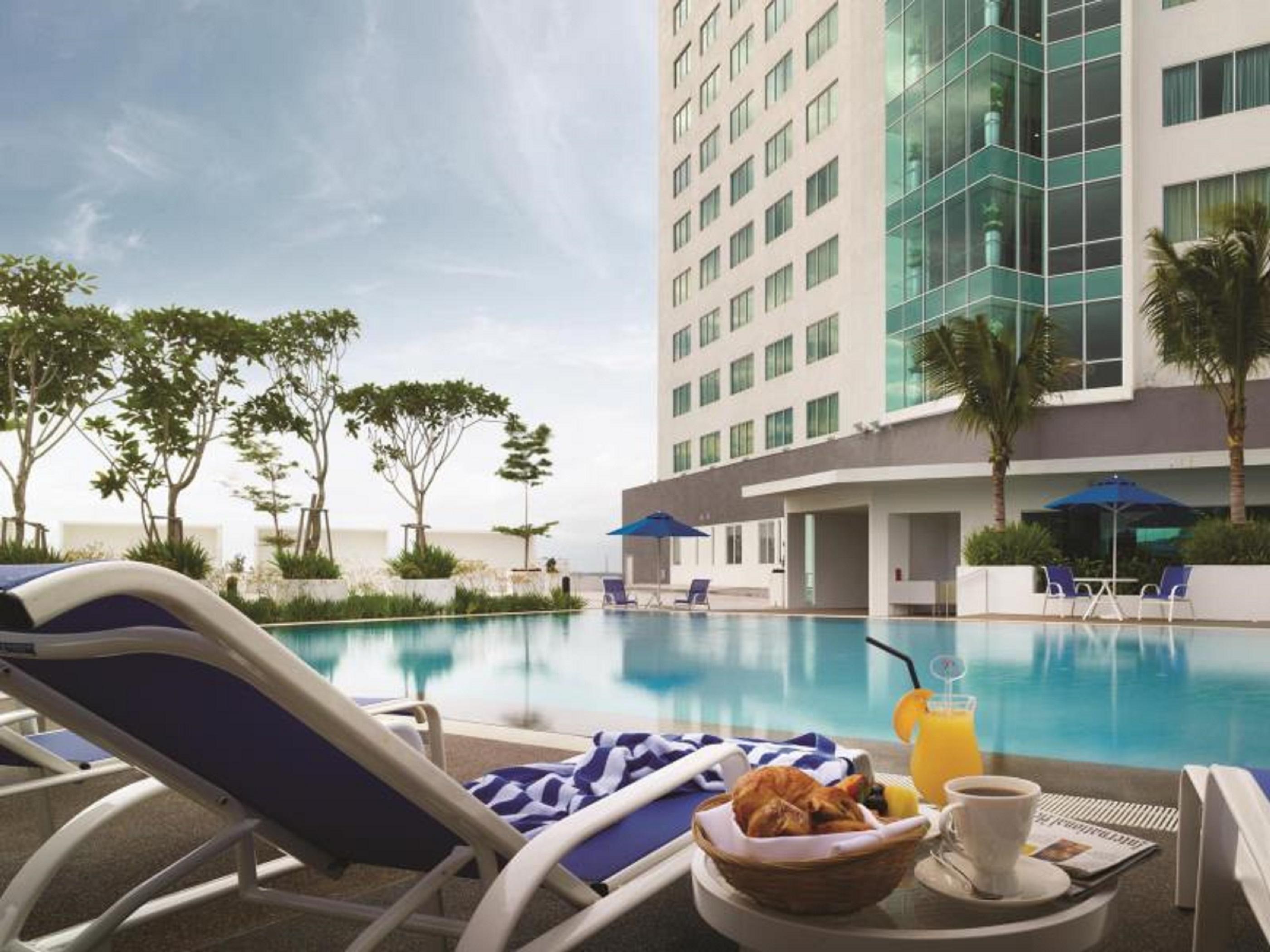 Vista Piscina Première Hotel