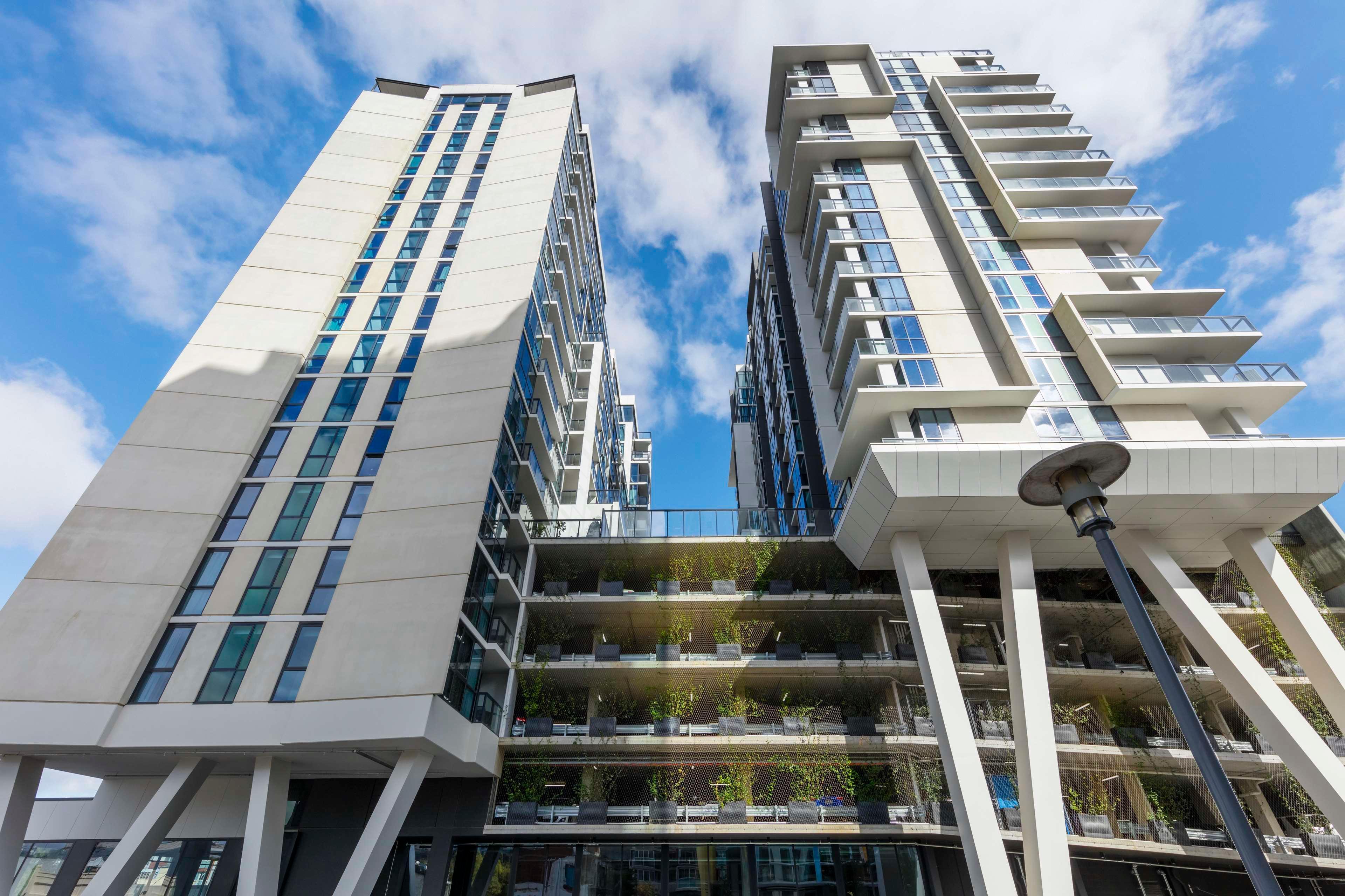 Vista Exterior Avani Adelaide Residences