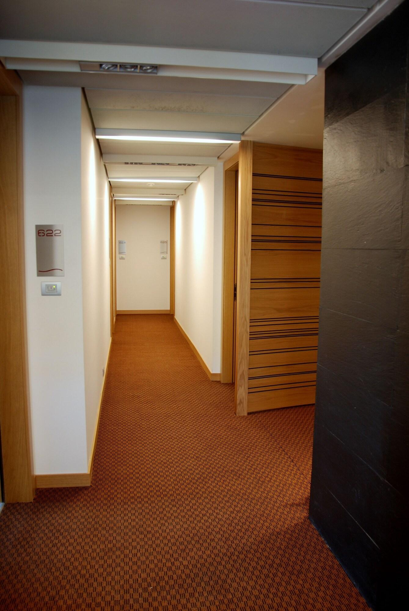 Vista Lobby Sea Art Hotel