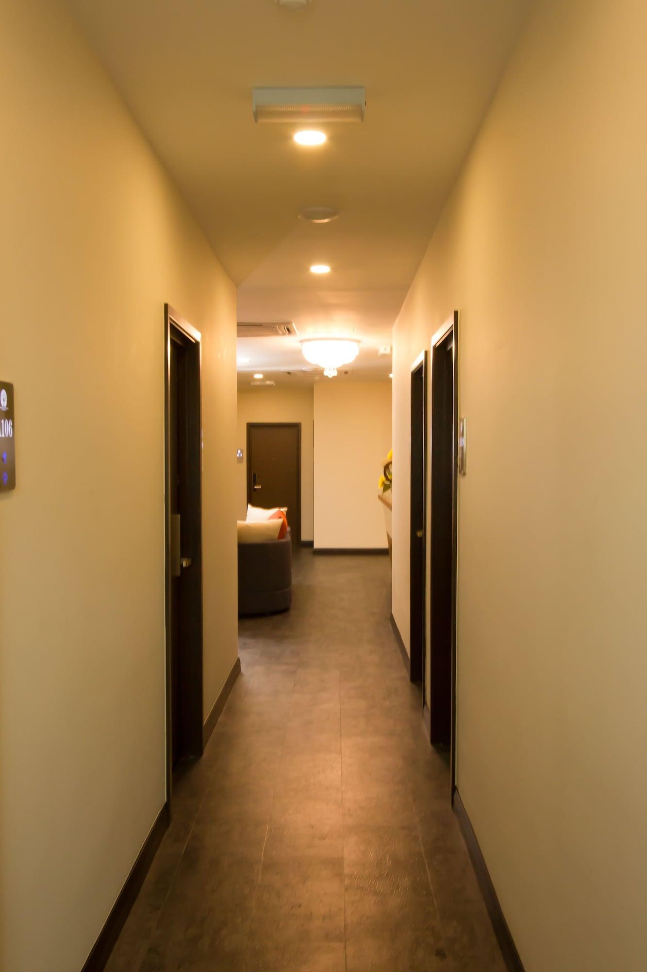 Varios Tropicana Boutique Hotel
