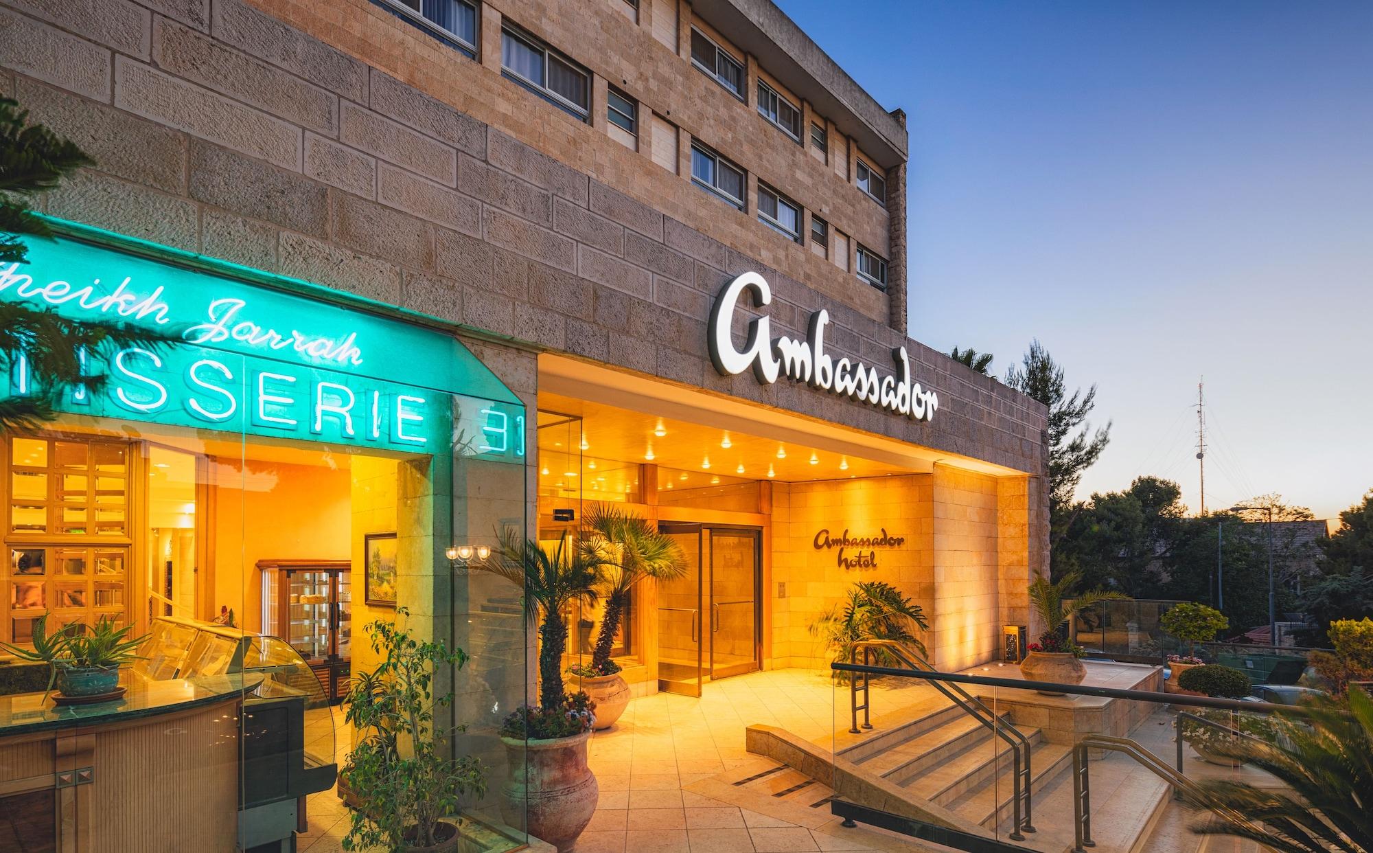 Vista Exterior Ambassador Hotel