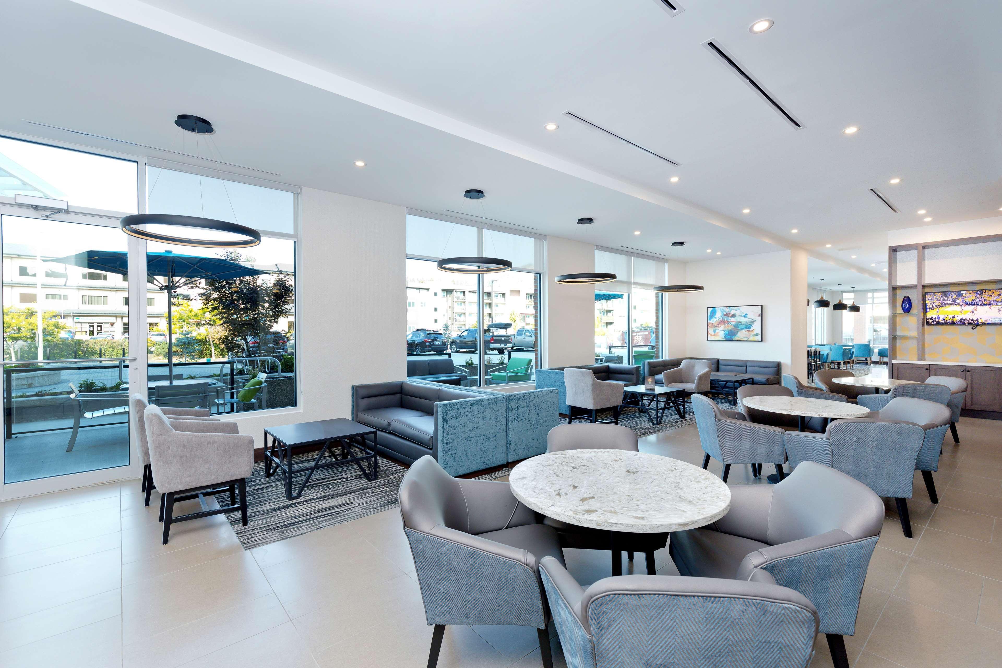 Vista Lobby Hyatt Place Kelowna