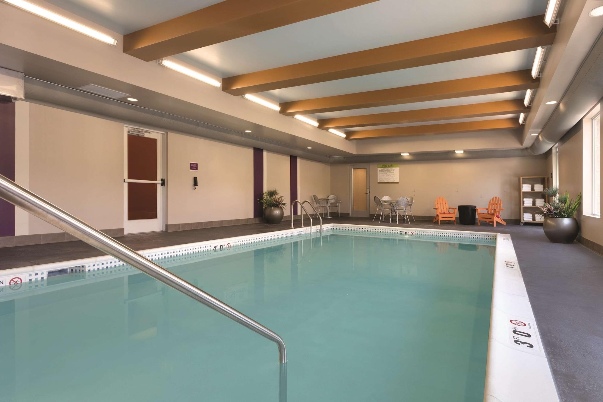 Vista Piscina Home2 Suites by Hilton Pittsburgh Cranberry