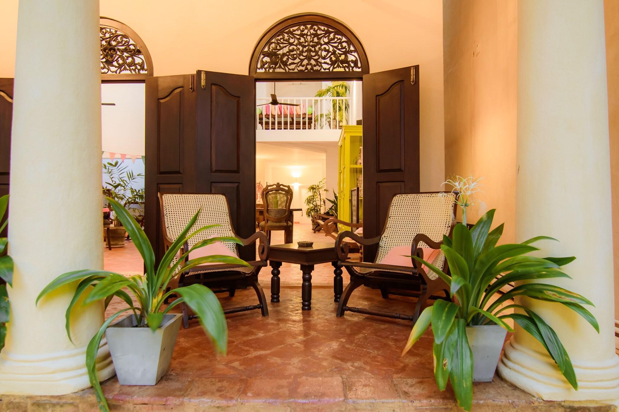 Vista Exterior Mango House