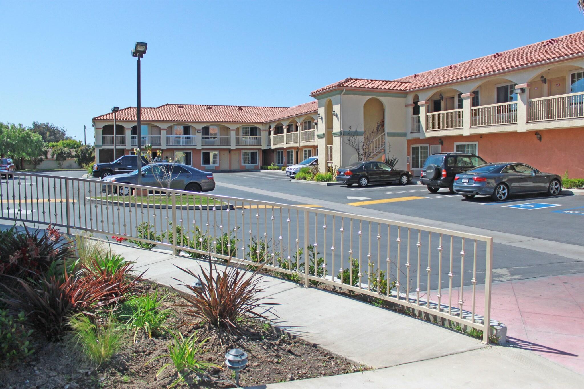Vista Exterior Crystal Inn Suites & Spas