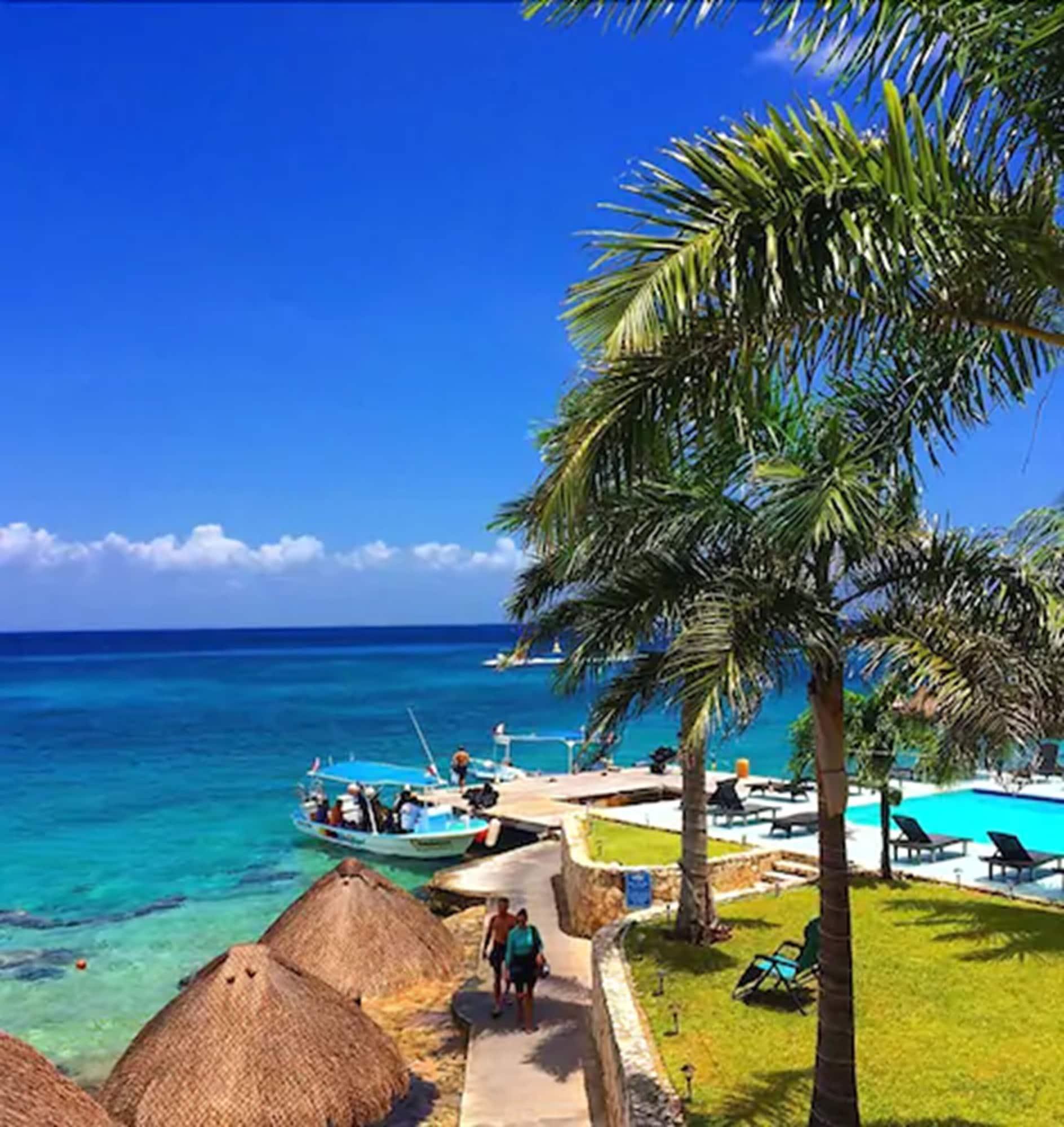 Vista Exterior Blue Angel Resort