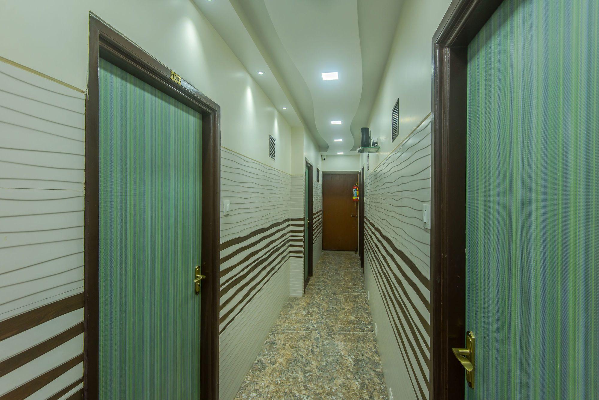 Varios OYO 10016 Hotel Golden Inn