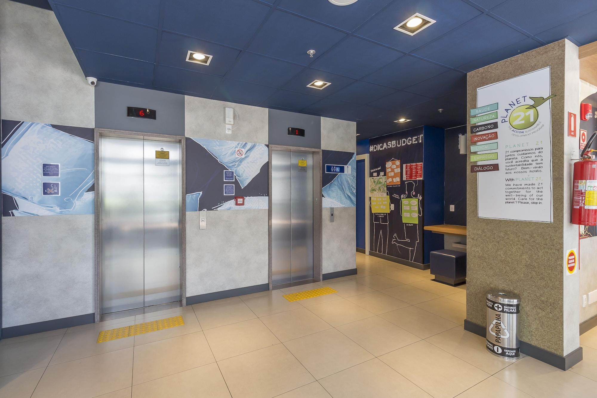 Vista Lobby ibis budget Blumenau