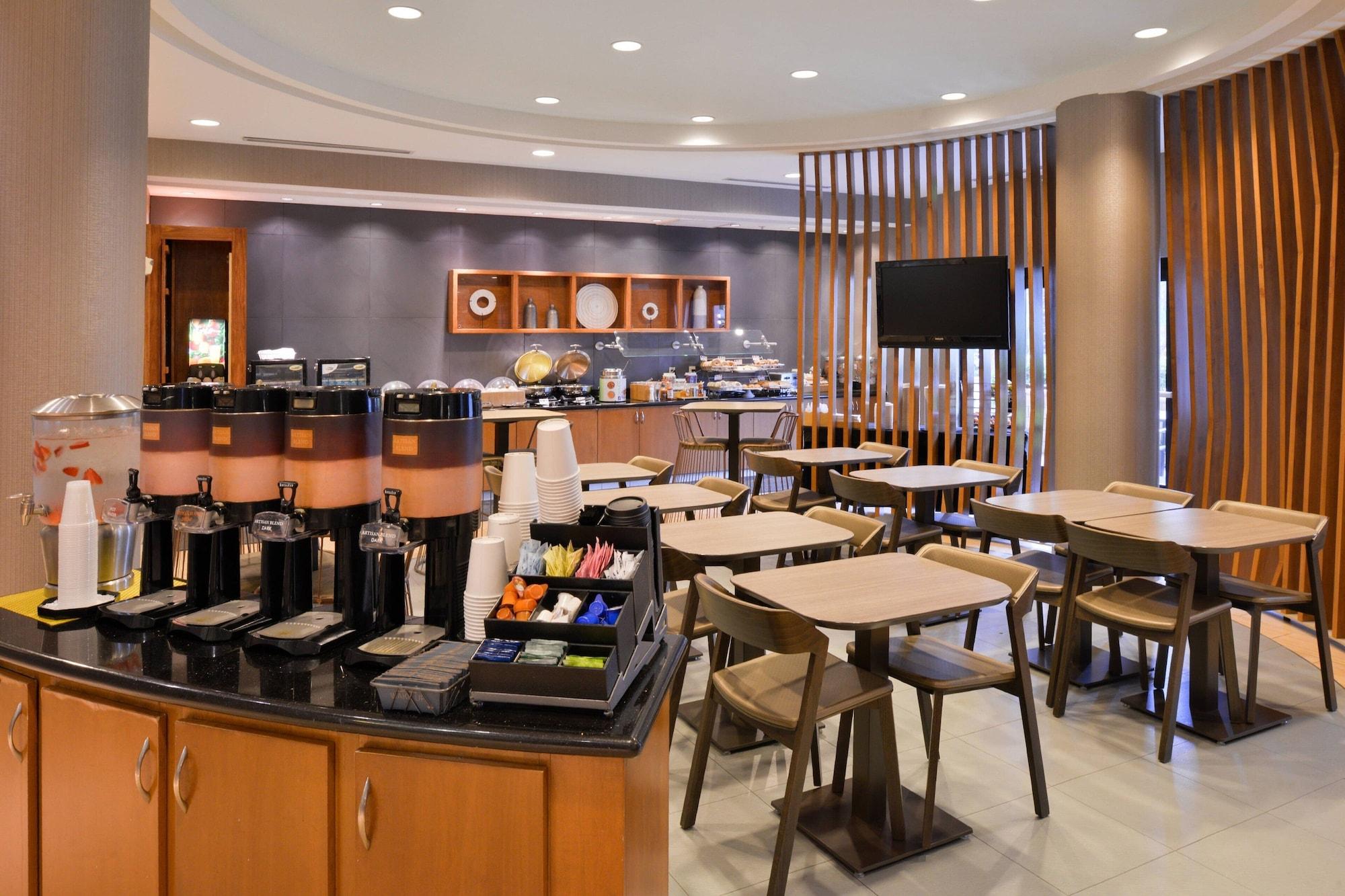 Restaurant SpringHill Suites by Marriott Corona Riverside