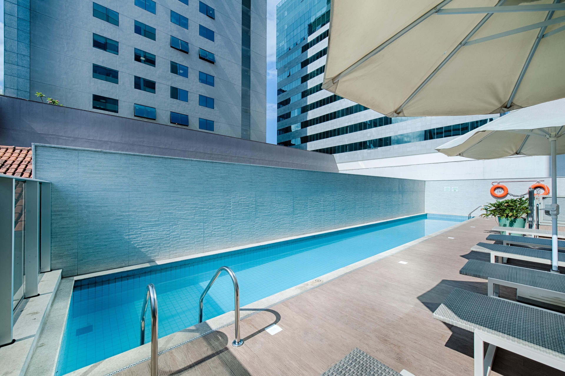 Vista Piscina Holiday Inn Belo Horizonte Savassi by IHG