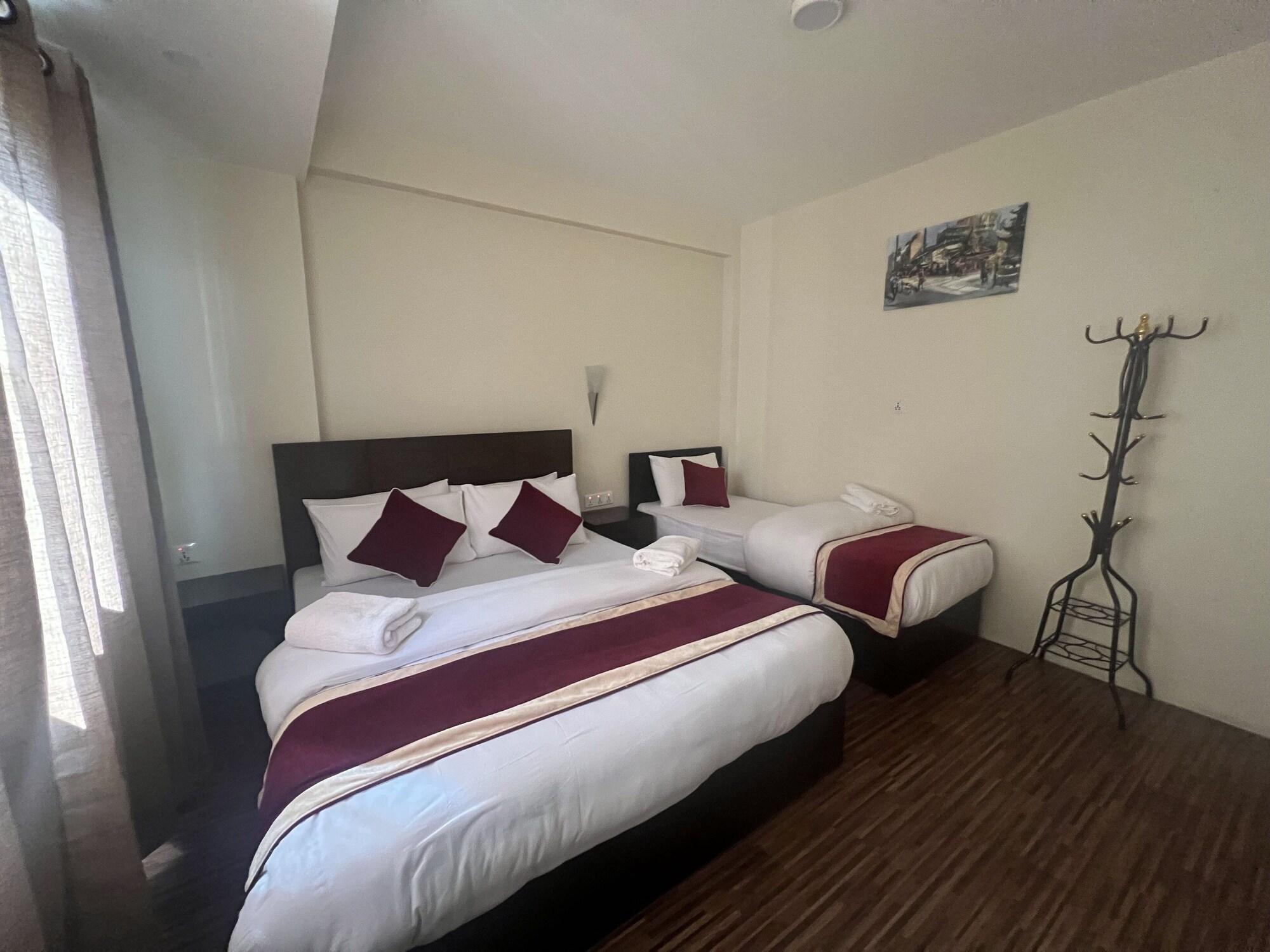 Varios Hotel Down to Earth