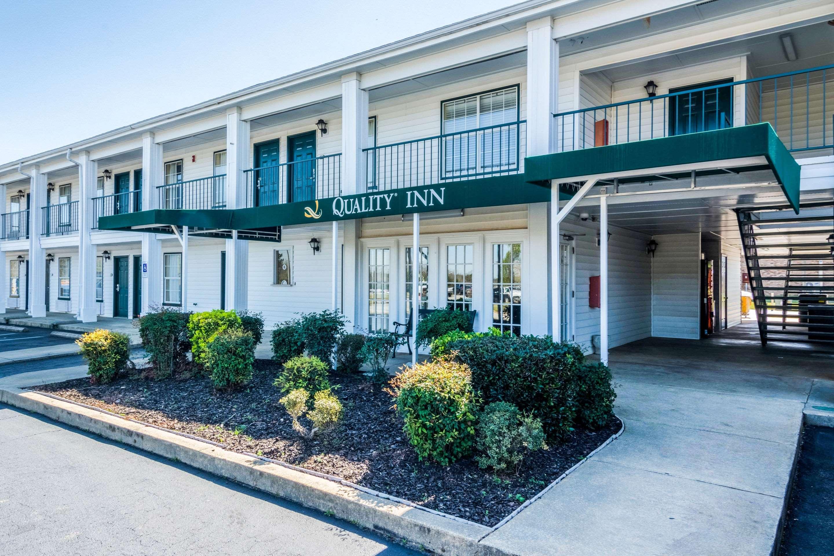 Vista Exterior Quality Inn Thomson Area