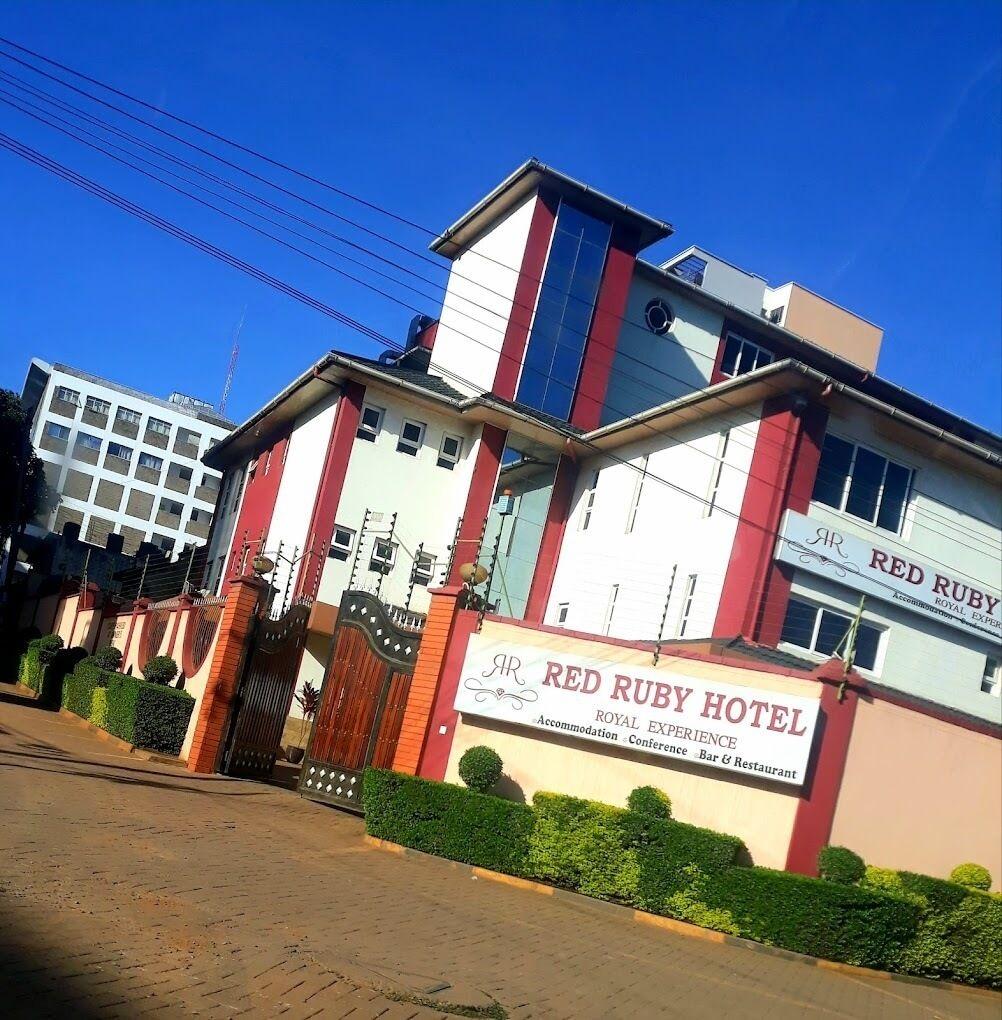 Varios Red Ruby Hotel