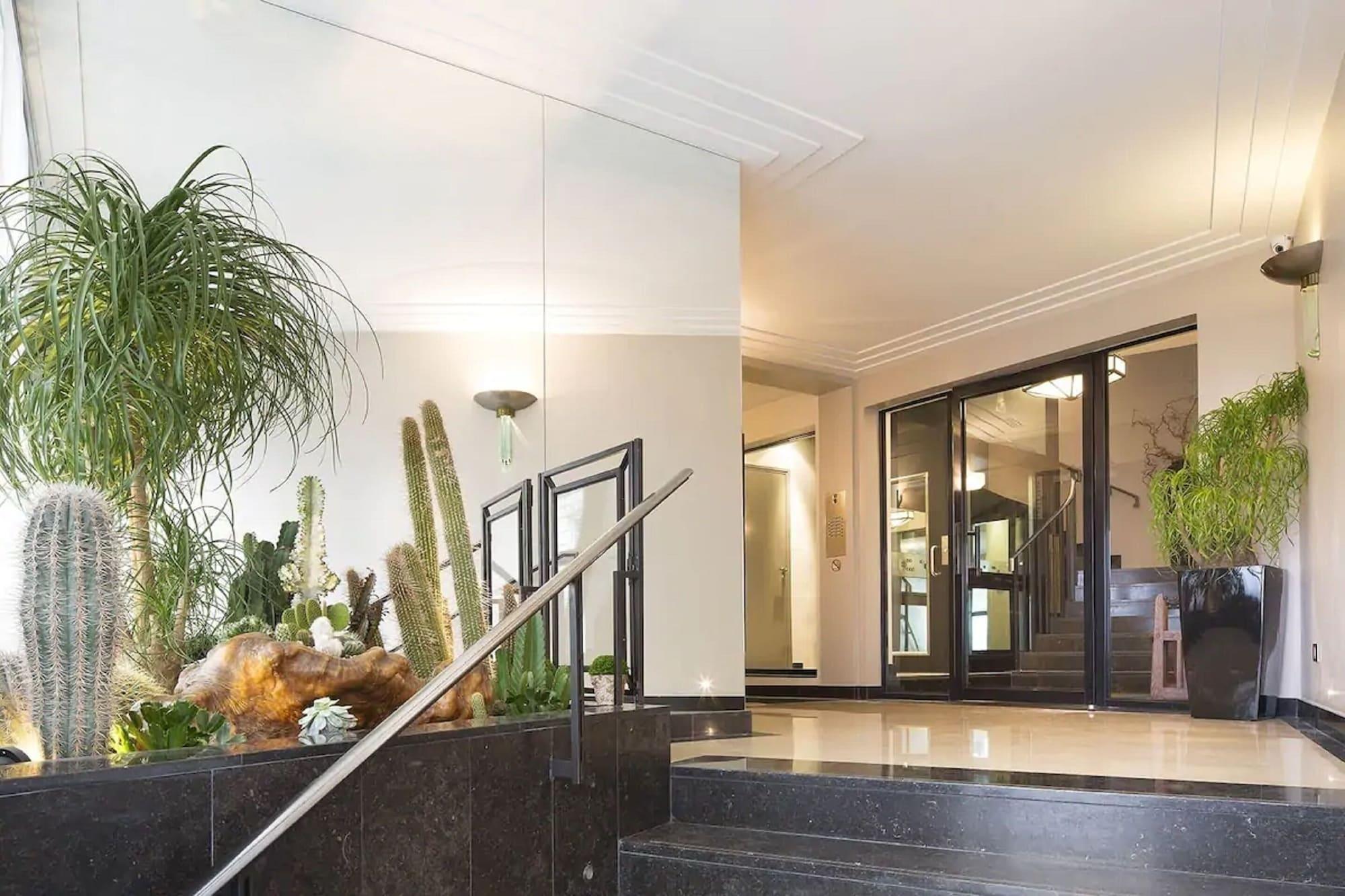 Vista Lobby Montmartre Residence
