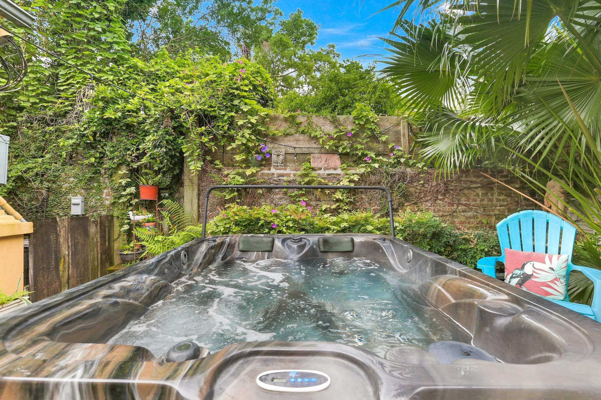 Instalaciones Recreativas B&W Courtyards