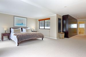 Alquiler Vacacional - A contemporary home with a pool a minute from Camps Bay Beach