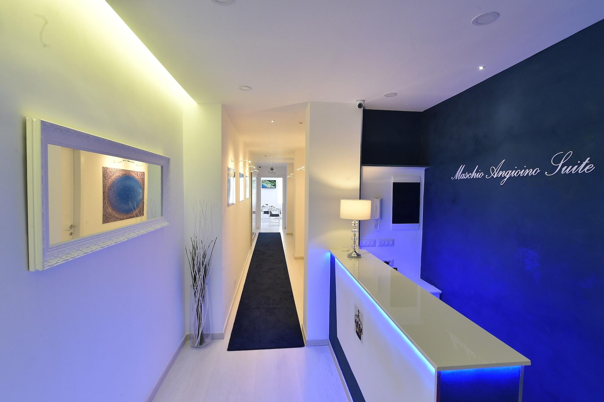 Varios Maschio Angioino Suite