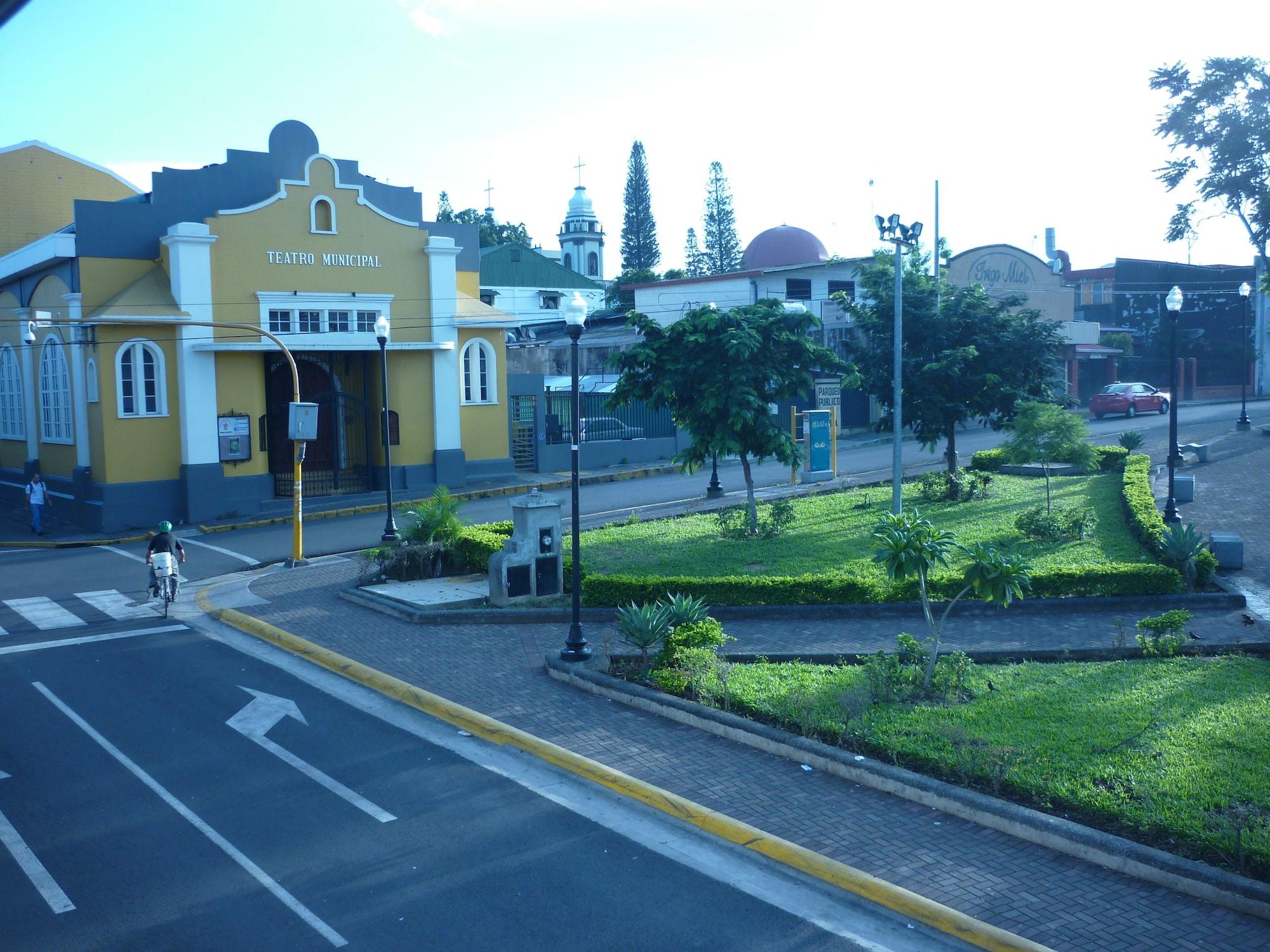 Vista Exterior Cala Inn B&B Airport