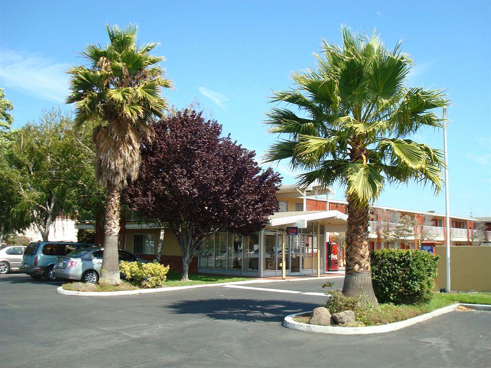 Vista Exterior Heritage Inn
