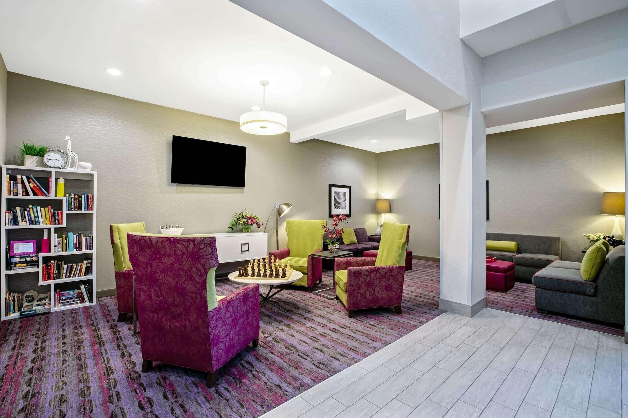 Vista Lobby La Quinta Inn & Suites by Wyndham Kearney