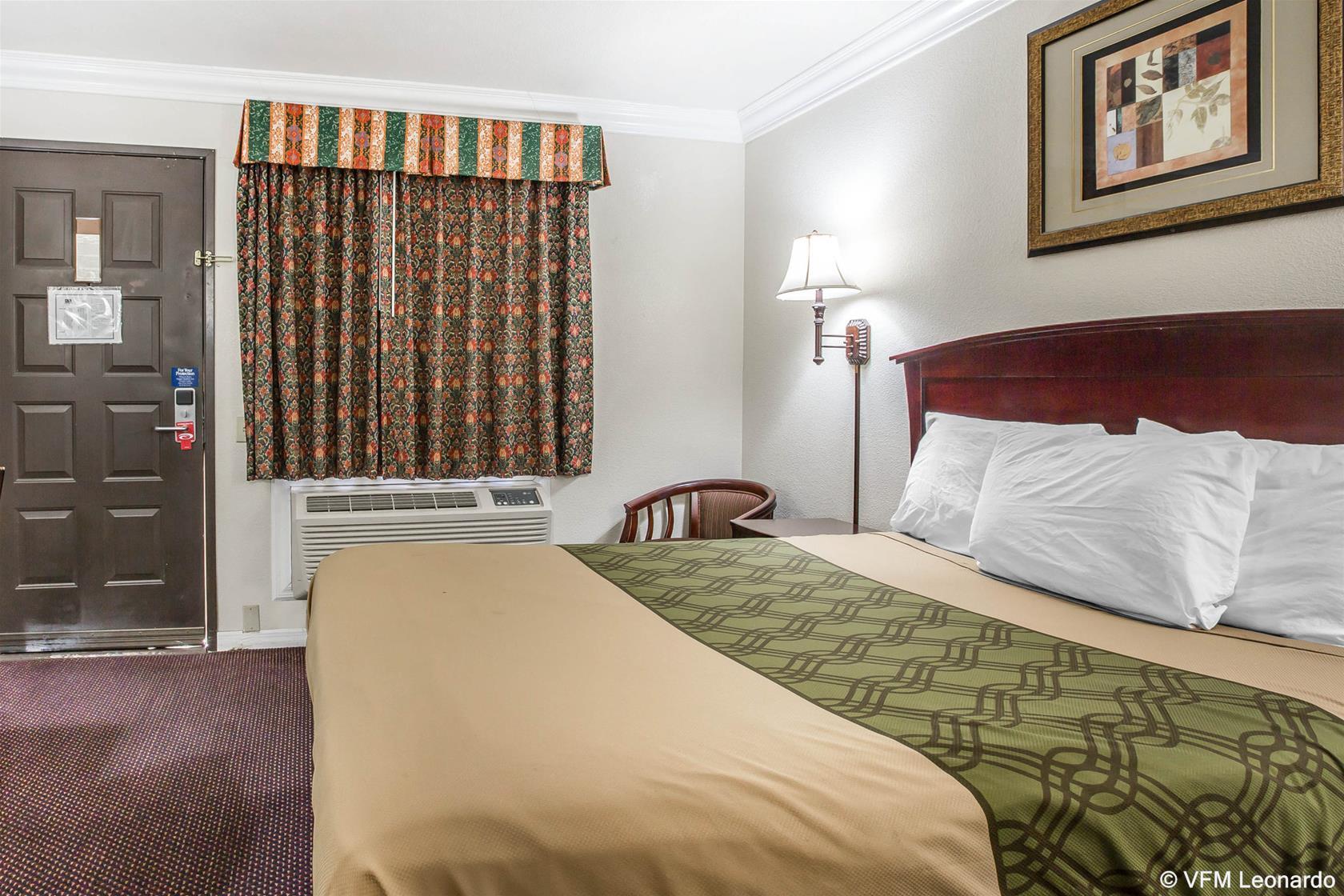 Vista Exterior Motel 6 Fresno, CA - Belmont Ave