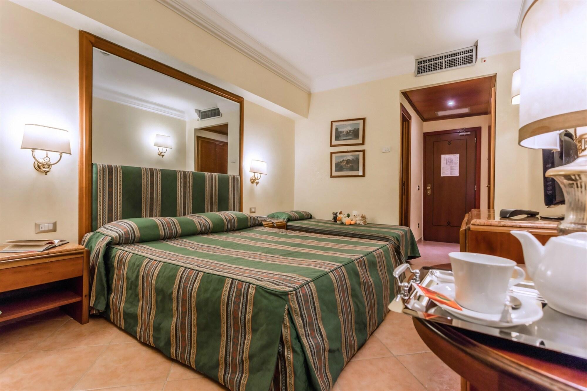 Varios Raeli Hotel Lazio