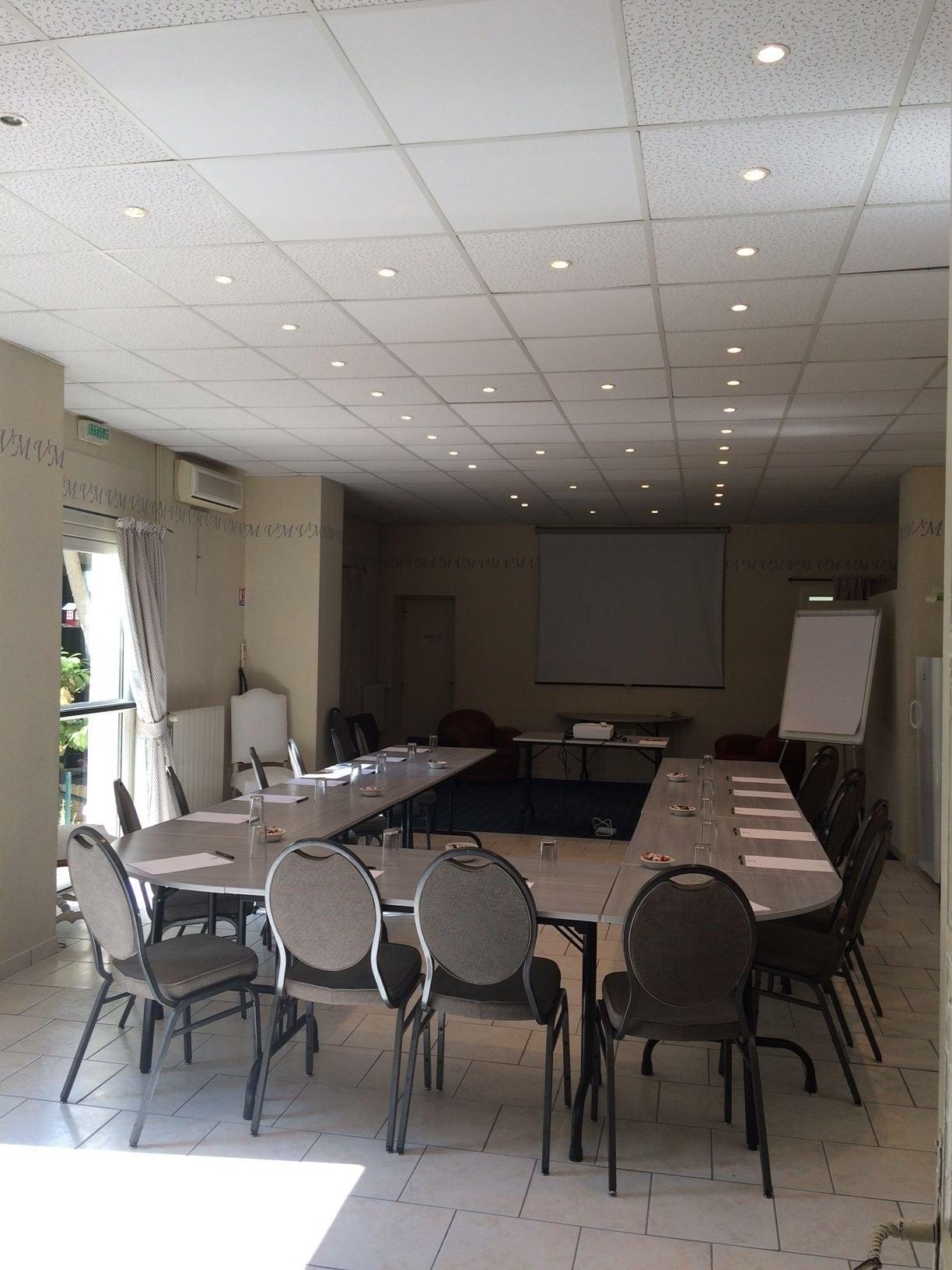 Sala de Reuniones Best Western Le Val Majour