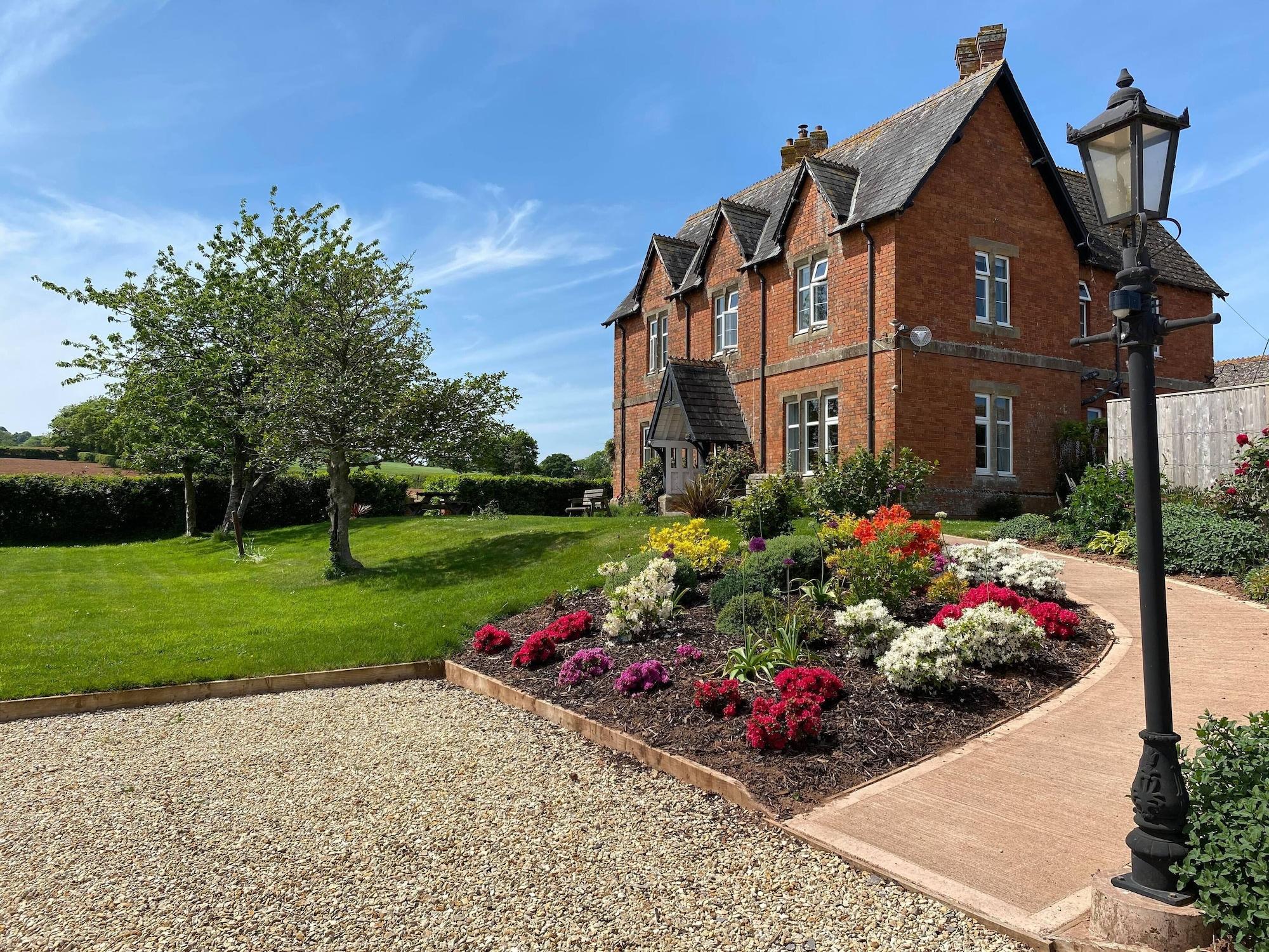Vista Exterior Newcourt Barton